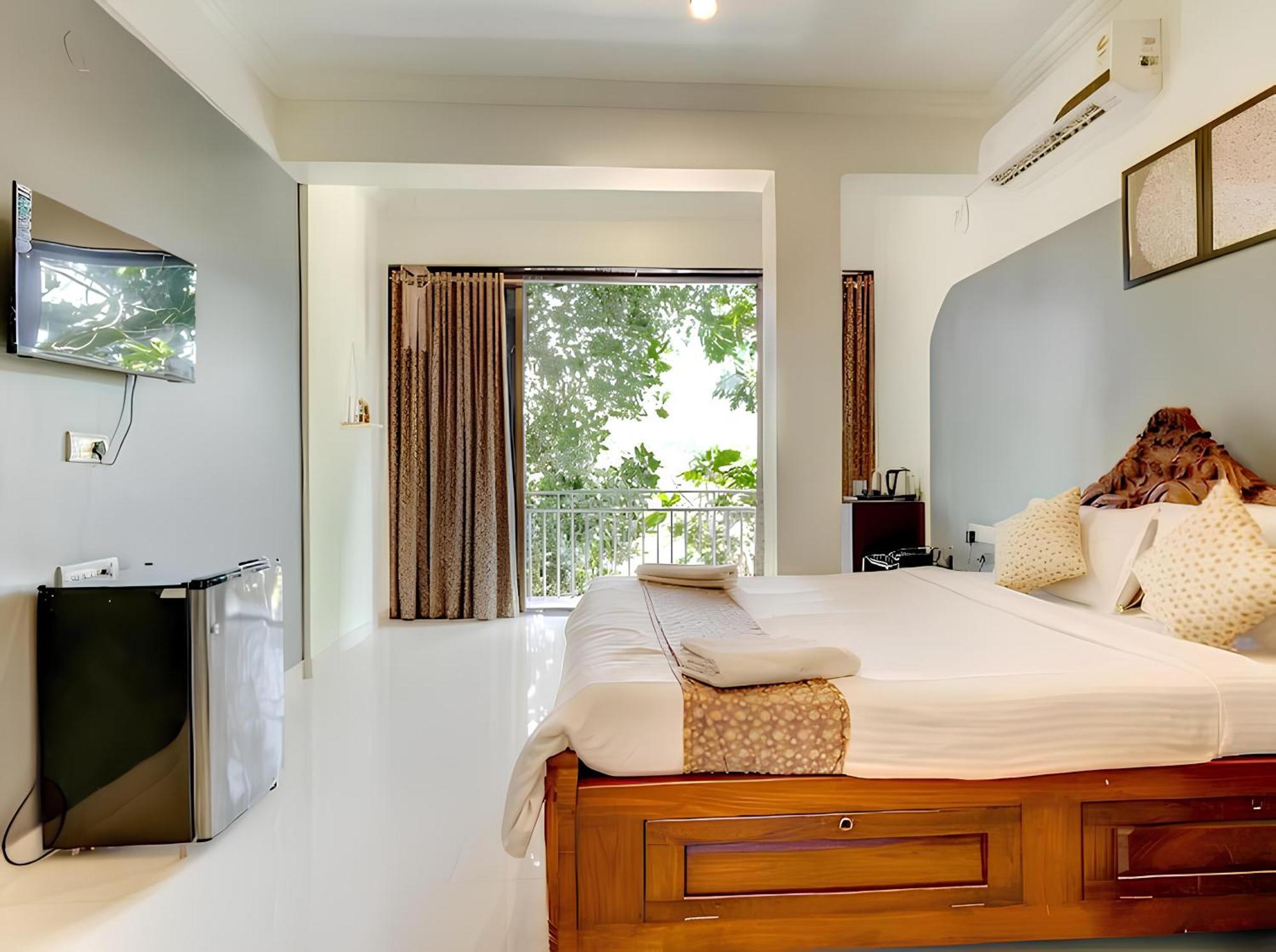 Hotel 7 Seas Вагатор Экстерьер фото